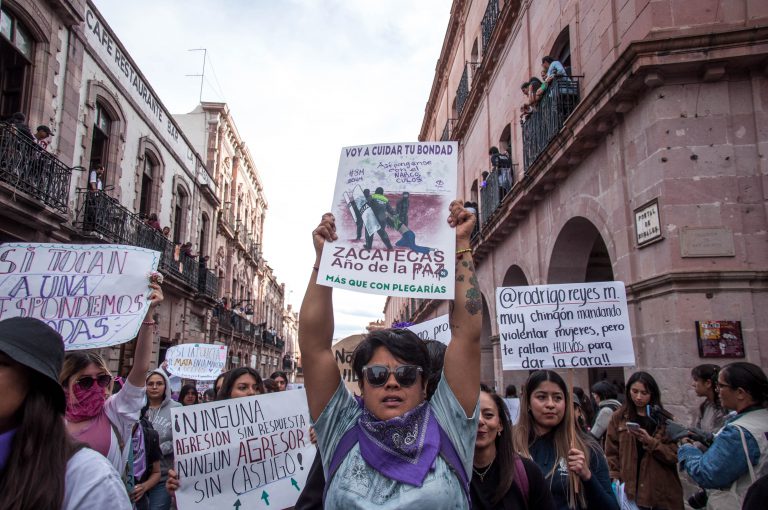 Marchan contra la represión