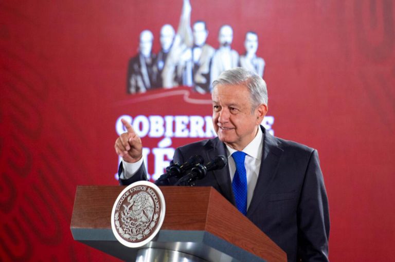 Oposición sigue aferrada, pero está muy menguada: AMLO