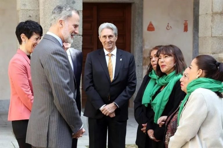 Premia Rey de España a ONG mexicana que busca desaparecidos