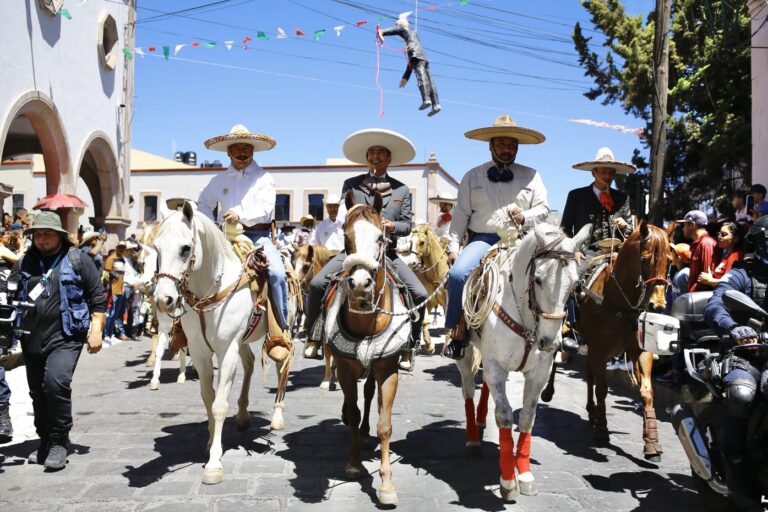 Realizan tradicional quema de Judas en Guadalupe