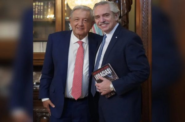 Recibe AMLO a ex Presidente de Argentina