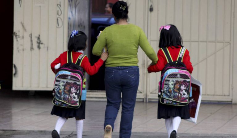 Regresan este martes estudiantes de educación básica a clases
