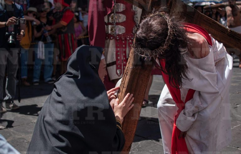 Botean para representar la Pasión de Cristo
