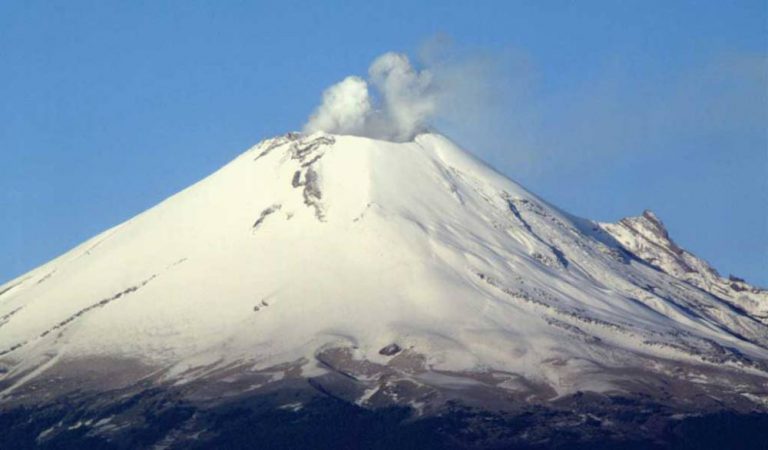 Volcán Popocátepetl presenta 75 eventos de periodo largo