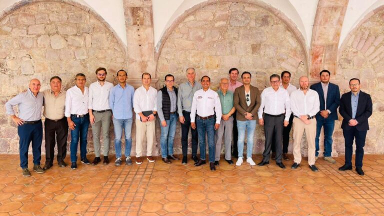 Se reúne Pepe Saldívar con integrantes de la CANADEVI