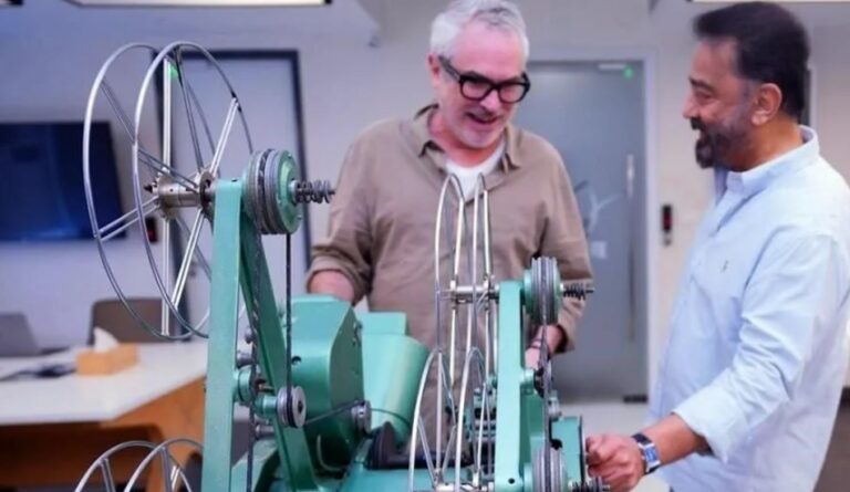 Apapachan artistas de India al mexicano Alfonso Cuarón