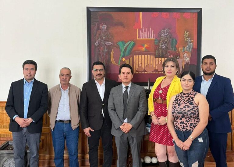 Colabora magistrado con Colegio Nacional de Abogados