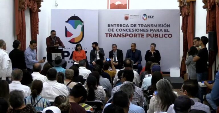 Entregan transmisión de 30 concesiones de transporte público
