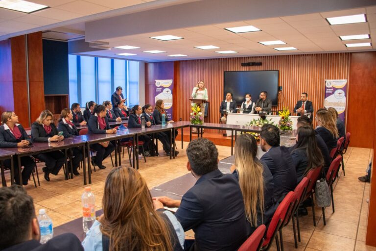 Dan bienvenida a estudiantes de especialidades de Enfermería