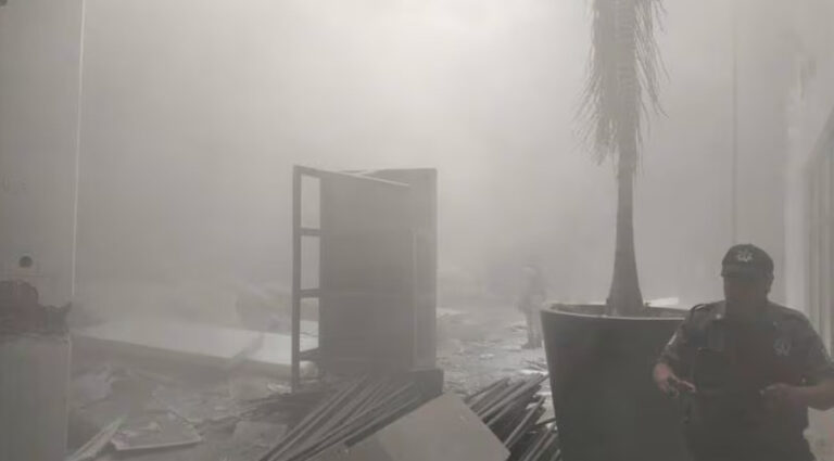 Incendio en el Centro Copacabana de Acapulco deja 15 personas intoxicadas