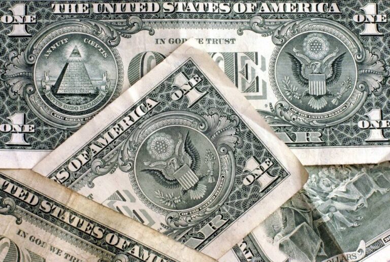 Inicia dólar 2018 con baja a $19.85