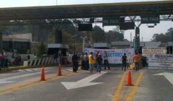 Liberan casetas de autopistas en Michoacán