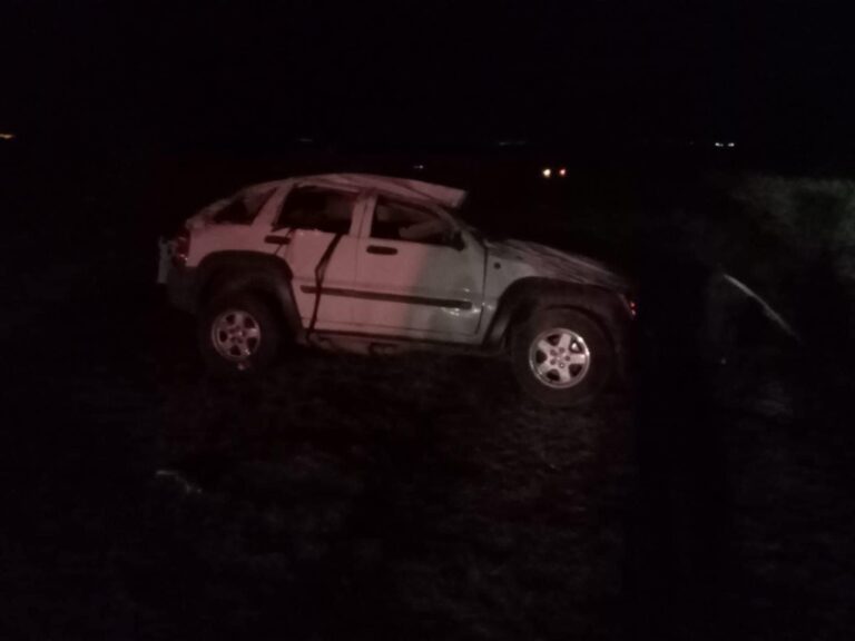 Muere mujer tras volcadura en Trancoso
