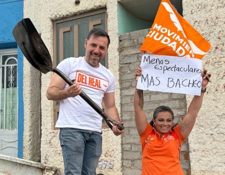 Participa Juan Del Real en bacheo de calles en la capital