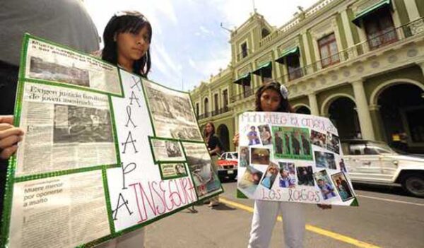 Protestan familiares de desaparecidos en Córdoba y Atoyac