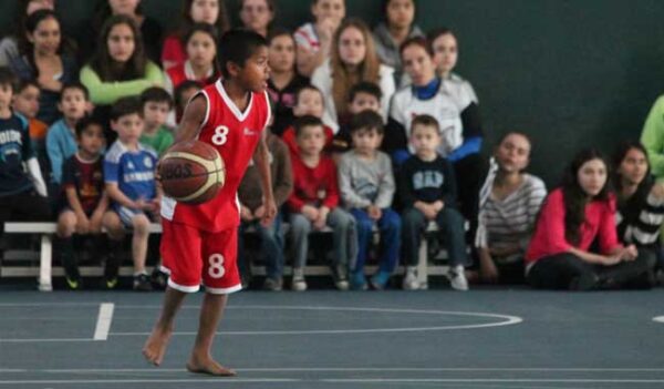 Reciben como héroes a niños triquis que ganaron torneo
