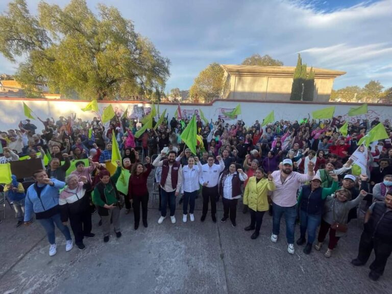 Se reúne Jorge Miranda con habitantes de Tres Cruces