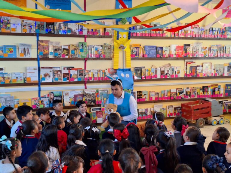 Motivan a la imaginación en biblioteca