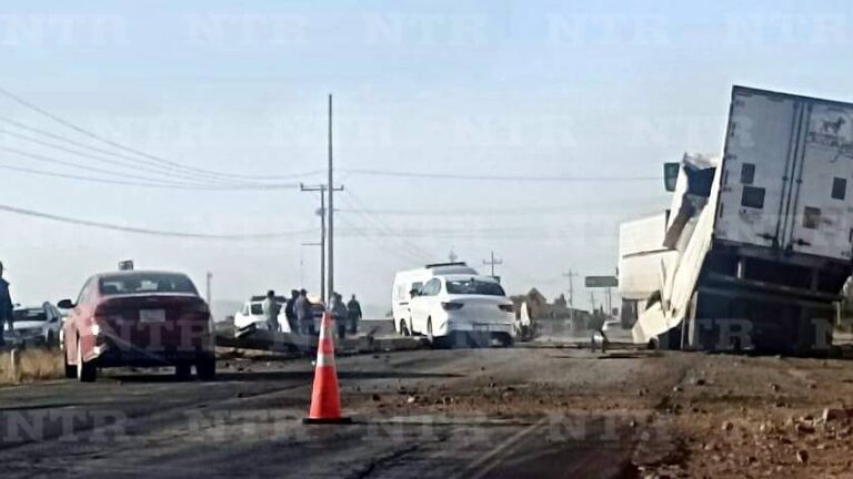 Fuerte choque entre tráiler que transportaba leche y dos autos