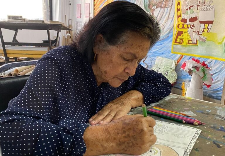 Realizan actividad artística para abuelitos
