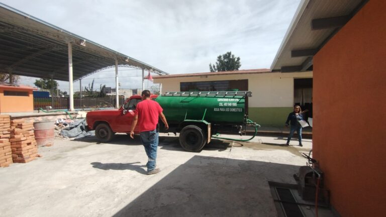 Falta de agua afecta a escuelas