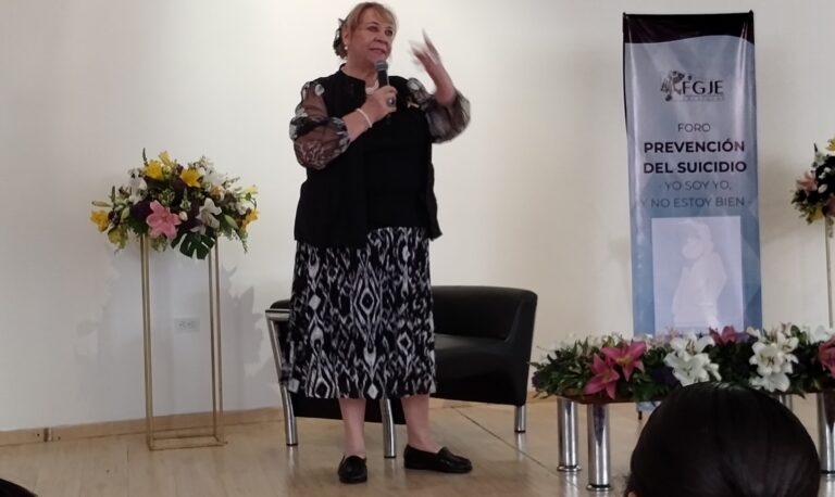 Imparten charla sobre las ganas de vivir