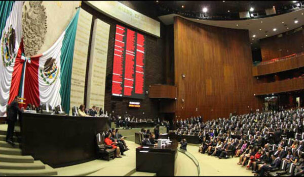 Diputados conceden cinco días por paternidad a trabajadores del Estado