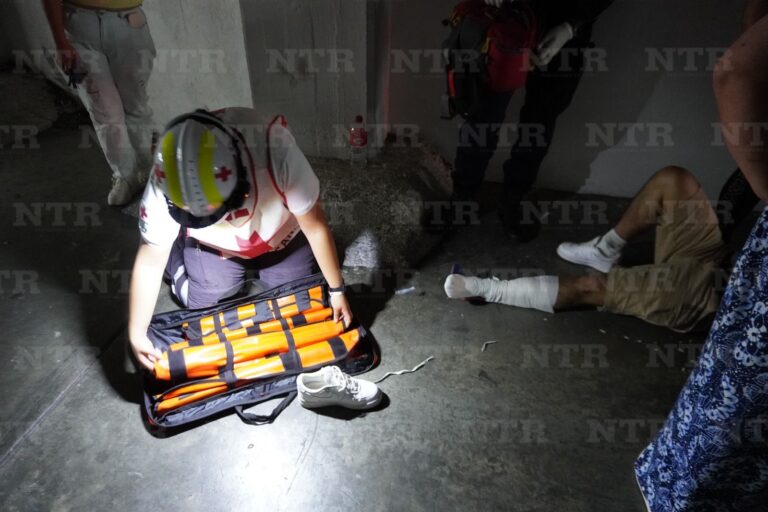 Hombre sufre fractura de pierna en centro histórico