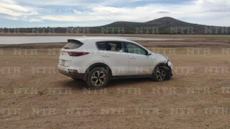 Encuentran camioneta cargada con estrellas ponchallantas