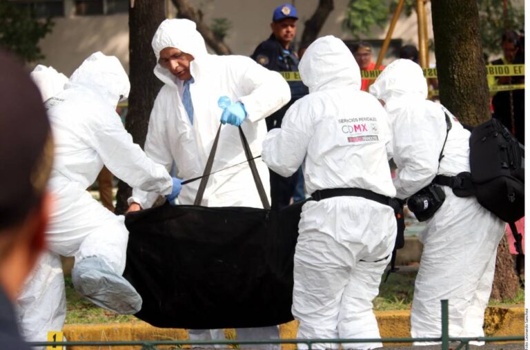 Hallan enmaletada a adolescente