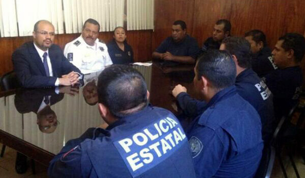 Levantan paro policías en Michoacán