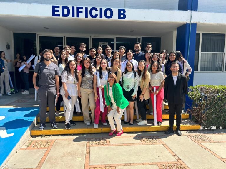 Participan alumnos de Odontología en seminario de casos clínicos