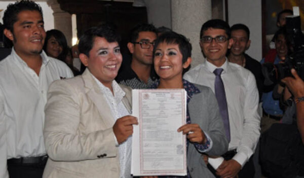Primera boda entre personas del mismo sexo, en Michoacán