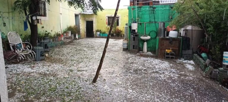 Cae lluvia y granizo en Concha del Oro
