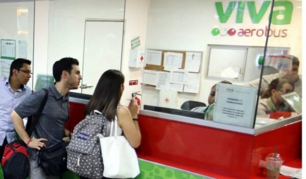 Retrasa falla vuelo de VivaAerobus
