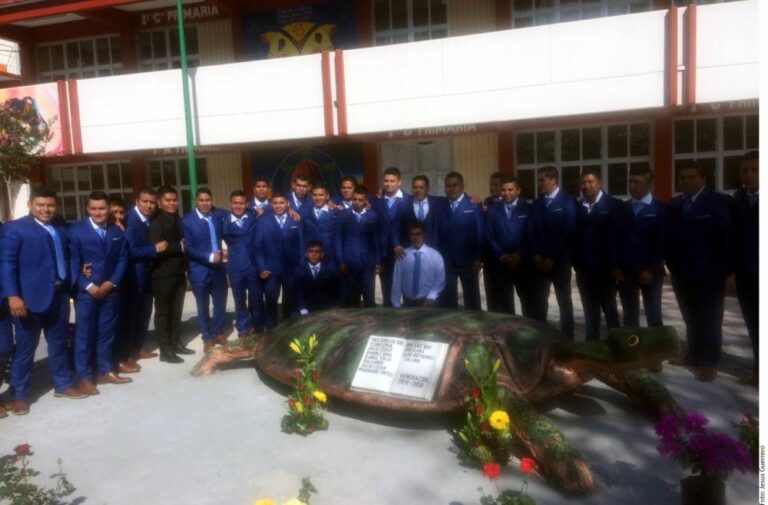 Se gradúa generación de los 43