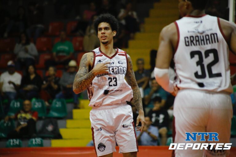 Skyler Hogan seguirá en Mineros