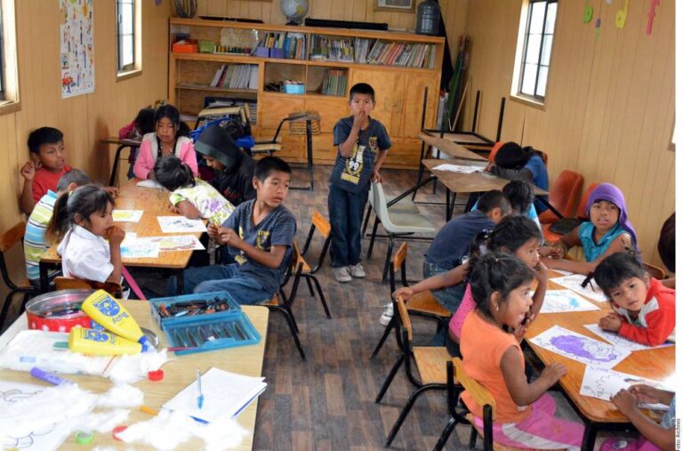 Urgen a AMLO atención a niños indígenas