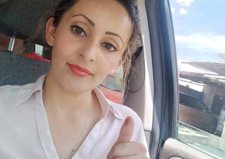 Vota Esperanza Cabral con escolta tras amenazas