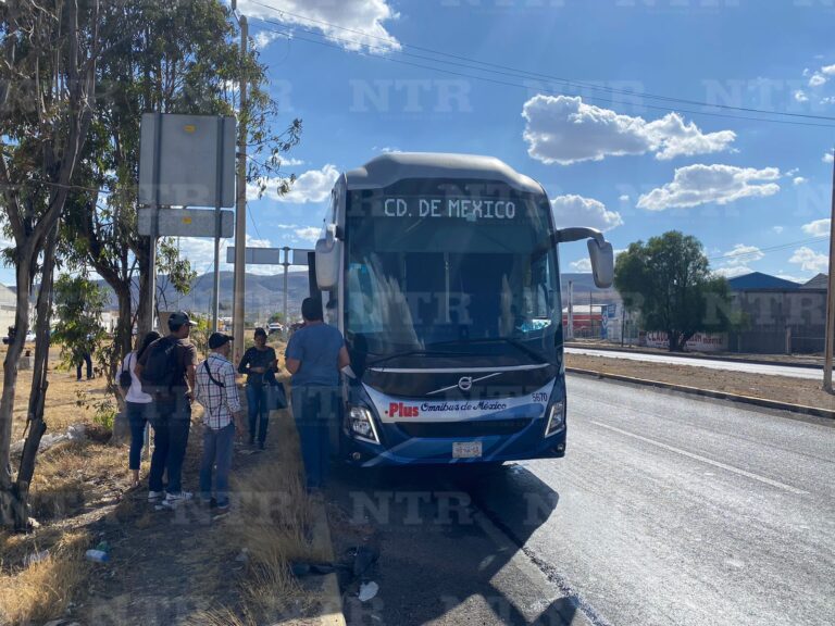 Impactan automóvil y camión en Guadalupe