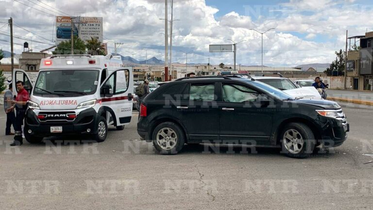 Salen ilesos de aparatoso accidente