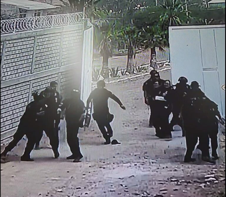 Desata detención pelea de policías
