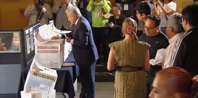 Emite AMLO su último voto como Presidente