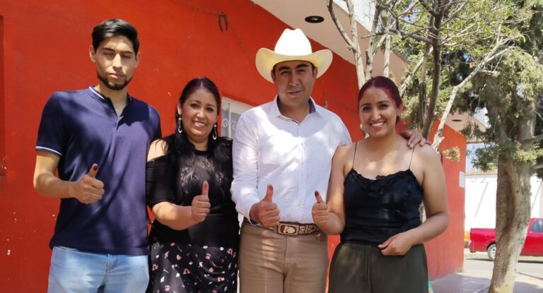 Emite su voto Julio Najar