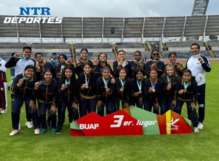 Equipo soccer femenil de Prepa IV gana bronce en Conadems