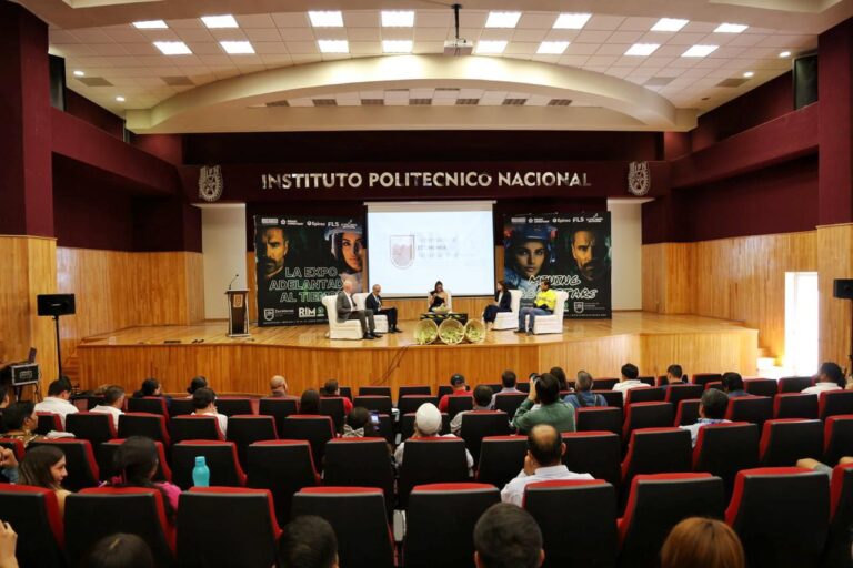 Imparten conferencia sobre mitos y realidades en la Industria Minera