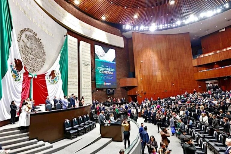 Reúne Congreso a ‘dinos’ y novatos