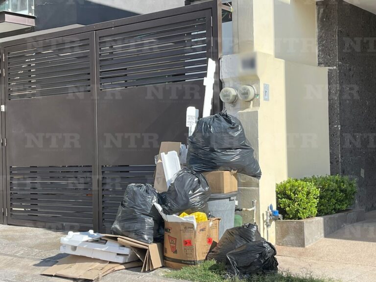 Se acumulan bolsas de basura en la capital