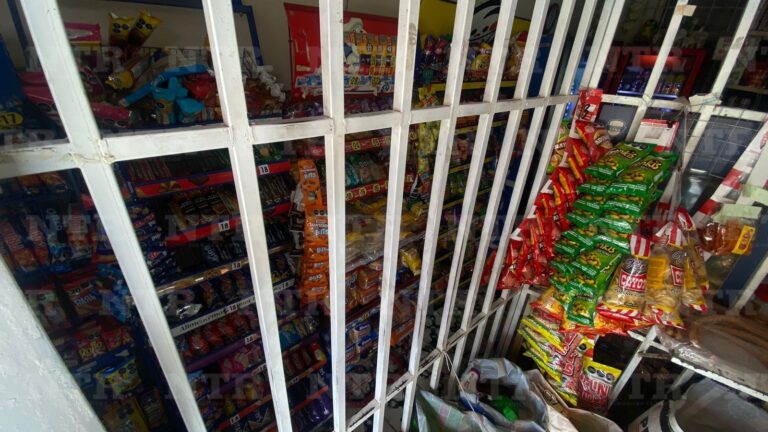 Se blindan comercios por aumento de asaltos