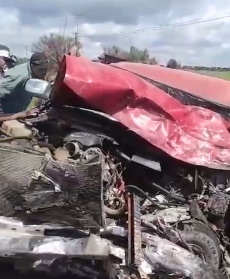 Choca camioneta contra autobús; hay siete lesionados